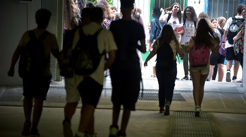 Θρίλερ στο Αγρίνιο με τη ναφθαλίνη: Μαθητές μεταφέρθηκαν στο νοσοκομείο με δηλητηρίαση! - Φωτογραφία 1
