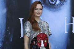 Η αγαπημένη μας Sansa Stark παντρεύεται, ευτυχώς όχι κάποιον από το Βορρά