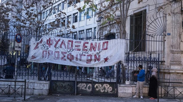 Φαρ Ουέστ στο κέντρο της Αθήνας μεταξύ λαθρομεταναστών - Βγήκαν όπλα σε συμπλοκή με τη μαφία των πλαστών εγγράφων - Φωτογραφία 1