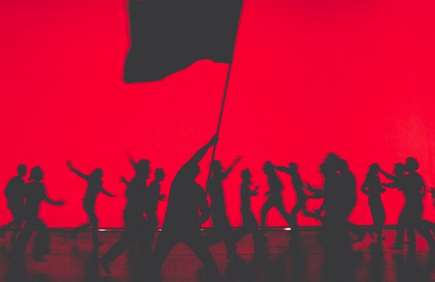 «Ρώσικη Επανάσταση» από το Κρατικό Θέατρο Βορείου Ελλάδος - Φωτογραφία 1