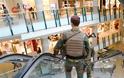 Τρόμος σε εμπορικό κέντρο: Ποιος ο άντρας που έσπειρε τον πανικό - Προσοχή