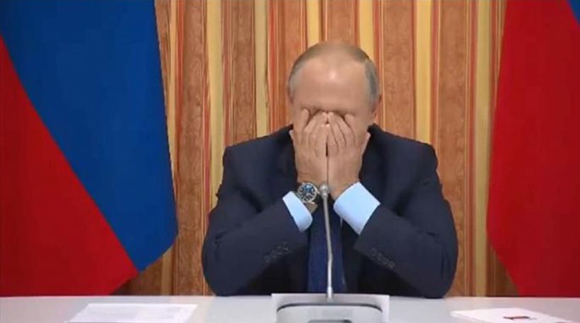 video: Η στιγμή που ο Πούτιν σκάει στα γέλια με την απίστευτη ατάκα υπουργού του - Φωτογραφία 1