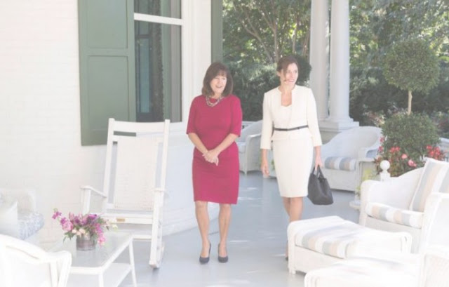 Οι πανάκριβες γόβες της Μπέτυς Μπαζιάνα, που φόρεσε στον Λευκό Οίκο και έριξε το διαδίκτυο [photos] - Φωτογραφία 11