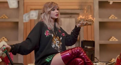 Η Taylor Swift γύρισε το νέο της βιντεοκλίπ (και) σε κεμπαπτζίδικο! (pic) - Φωτογραφία 1