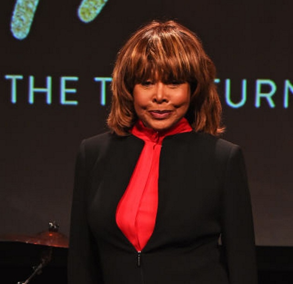Σπάνια δημόσια εμφάνιση για την 77χρονη Tina Turner - Φωτογραφία 2
