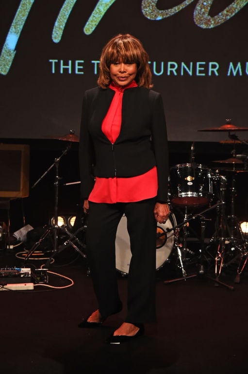 Σπάνια δημόσια εμφάνιση για την 77χρονη Tina Turner - Φωτογραφία 3