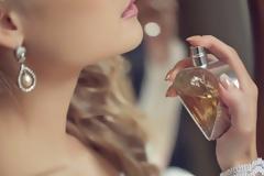 Νιώθεις ότι το άρωμα σου δε διαρκεί; Αυτός είναι ο λόγος