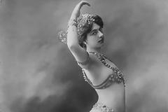 Μάτα Χάρι: Femme fatale, στριπ girl και περιβόητη κατάσκοπος