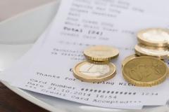 Πώς προέκυψε να δίνουμε φιλοδώρημα
