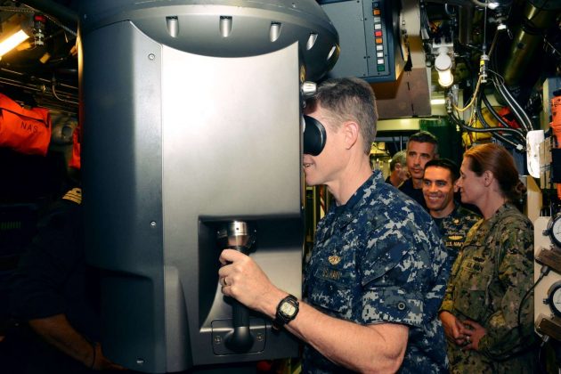 Πρωτοφανές: Ο διοικητής του ΝΑΤΟ στο περισκόπιο του υποβρυχίου «ΠΙΠΙΝΟΣ» σε βολή τορπίλης με «κατεύθυνση» τουρκικό στόλο - Φωτογραφία 1