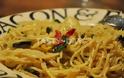 Μακαρόνια σκορδόλαδο πικάντικα - Παραδοσιακή μακαρονάδα της ιταλικής υπαίθρου
