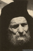 9730 - Ο μοναχός Μιχαήλ Καυσοκαλυβίτης και ο υποτακτικός του μοναχός Γαβριήλ Καυσοκαλυβίτης - Φωτογραφία 1