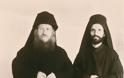 9730 - Ο μοναχός Μιχαήλ Καυσοκαλυβίτης και ο υποτακτικός του μοναχός Γαβριήλ Καυσοκαλυβίτης - Φωτογραφία 2