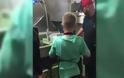 Η συγκινητική έκπληξη από το προσωπικό εστιατορίου σε ένα παιδί με αυτισμό [video]