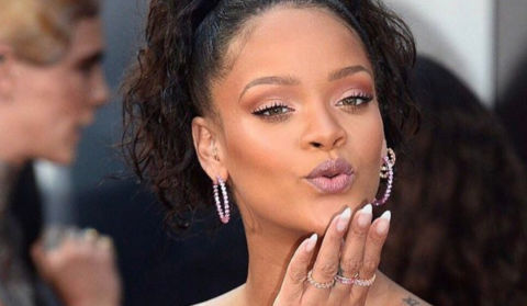Η Rihanna αποκτάει οδό με το όνομά της στα Μπαρμπέιντος - Φωτογραφία 1