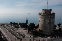 Το φως που ποτέ δεν σβήνει απέναντι απ΄τον Λευκό Πύργο!