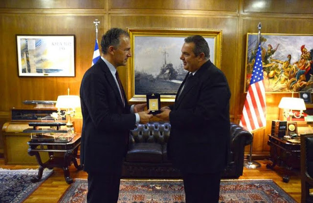 Συνάντηση ΥΕΘΑ Πάνου Καμμένου με τον Βοηθό Υπουργό Εξωτερικών των ΗΠΑ Jonathan Cohen - Φωτογραφία 1