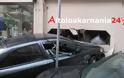 Αγρίνιο: Αυτοκίνητο εισέβαλε σε κατάστημα μετά από σφοδρή σύγκρουση - Φωτογραφία 3