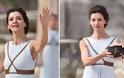 Ξανά εντυπωσίασε η Κατερίνα Λέχου ως Πρωθιέρεια της Ολυμπιακής Φλόγας - Το ασπρο φόρεμα που προκάλεσε ποικίλα σχόλια [photos+video]