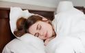 Ο επιστημονικός λόγος που είναι καλύτερα να κοιμάσαι σε ένα κρύο δωμάτιο