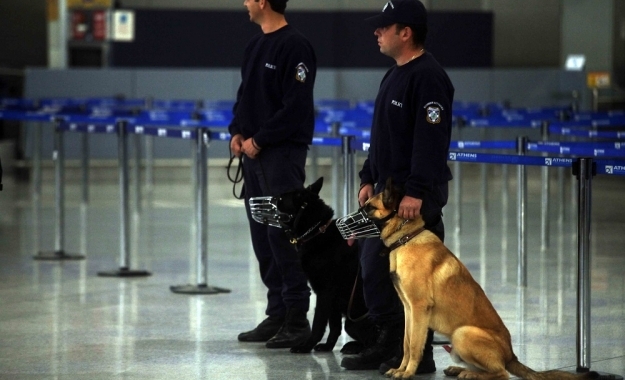 Εκατοντάδες απάτες παγκοσμίως μέσω διαδικτύου στις αερομεταφορές - Τέσσερις συλλήψεις στην Ελλάδα - Φωτογραφία 1