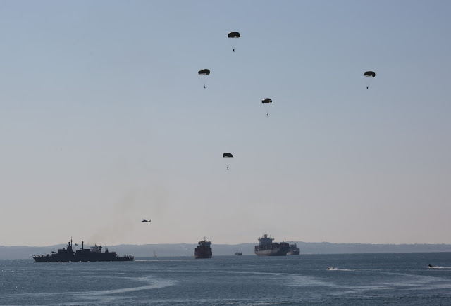 ΥΠΕΘΑ - ΑΝΑΚΟΙΝΩΣΗ ΤΥΠΟΥ ΓΕΝ -Παρασημοφόρηση της Πολεμικής Σημαίας του Θ/Κ «Γ. ΑΒΕΡΩΦ» - Επίδειξη Μονάδων του Πολεμικού Ναυτικού - Φωτογραφία 19