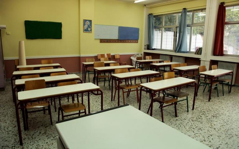 Αγρίνιο: Λύθηκε το μυστήριο των επιθέσεων με ναφθαλίνη σε σχολεία – Αποκαλύψεις για τους δράστες - Φωτογραφία 1
