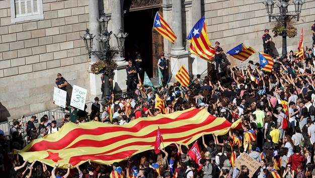Την ανεξαρτησία της Καταλονίας από την Ισπανία κήρυξε το τοπικό κοινοβούλιο - Φωτογραφία 1