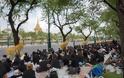 Η Ταϊλάνδη θρηνεί και ξοδέυει 100εκ. δολάρια για την κηδεία του βασιλιά της - Φωτογραφία 2