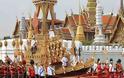 Η Ταϊλάνδη θρηνεί και ξοδέυει 100εκ. δολάρια για την κηδεία του βασιλιά της - Φωτογραφία 3
