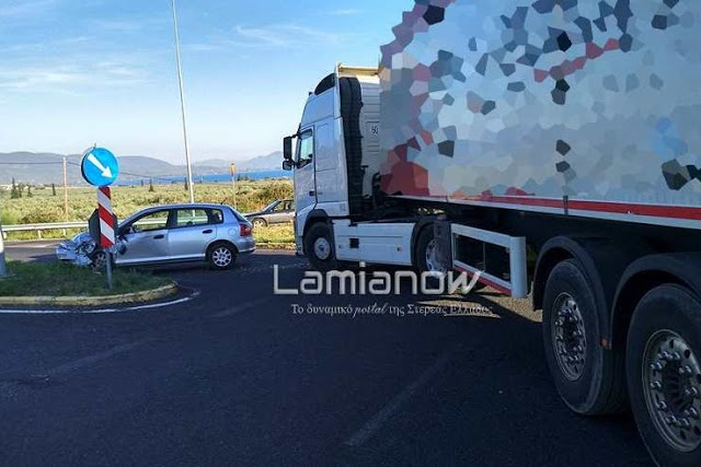 Κόμβος Αγ. Μαρίνας: Οδηγός φορτηγού τυφλώθηκε από τον ήλιο και συγκρούστηκε με Ι.Χ .- Στο νοσοκομείο η οδηγός και η κόρη της [photos] - Φωτογραφία 3