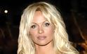 Η Pamela Anderson φωτογραφίζεται γυμνή στα 50 της και κολάζει!