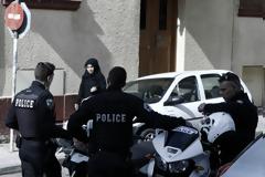 Με έτοιμους «τρομοφακέλους» και 2 πιστόλια συνελήφθη ο 29χρονος στην πλατεία Αττικής - Τι αναφέρει η ανακοίνωση της ΕΛ.ΑΣ [Εικόνες-Βίντεο]