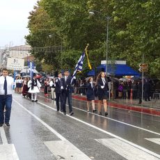 Υπό βροχή ολοκληρώθηκε η παρέλαση στα Τρίκαλα - Φωτογραφία 2