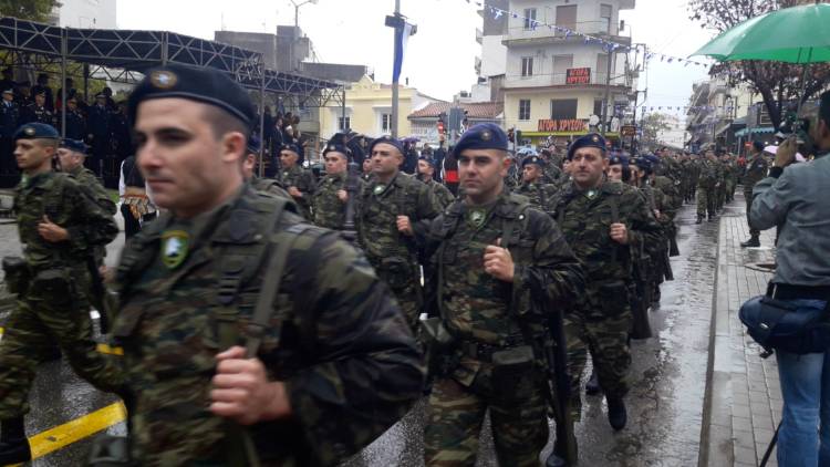 Υπο βροχή ο εορτασμός της 28ης Οκτωβρίου στην Ξάνθη - Φωτογραφία 3