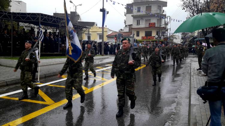 Υπο βροχή ο εορτασμός της 28ης Οκτωβρίου στην Ξάνθη - Φωτογραφία 7