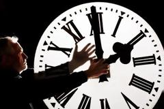 Η τελευταία φορά που γυρίζουμε τα ρολόγια πίσω;