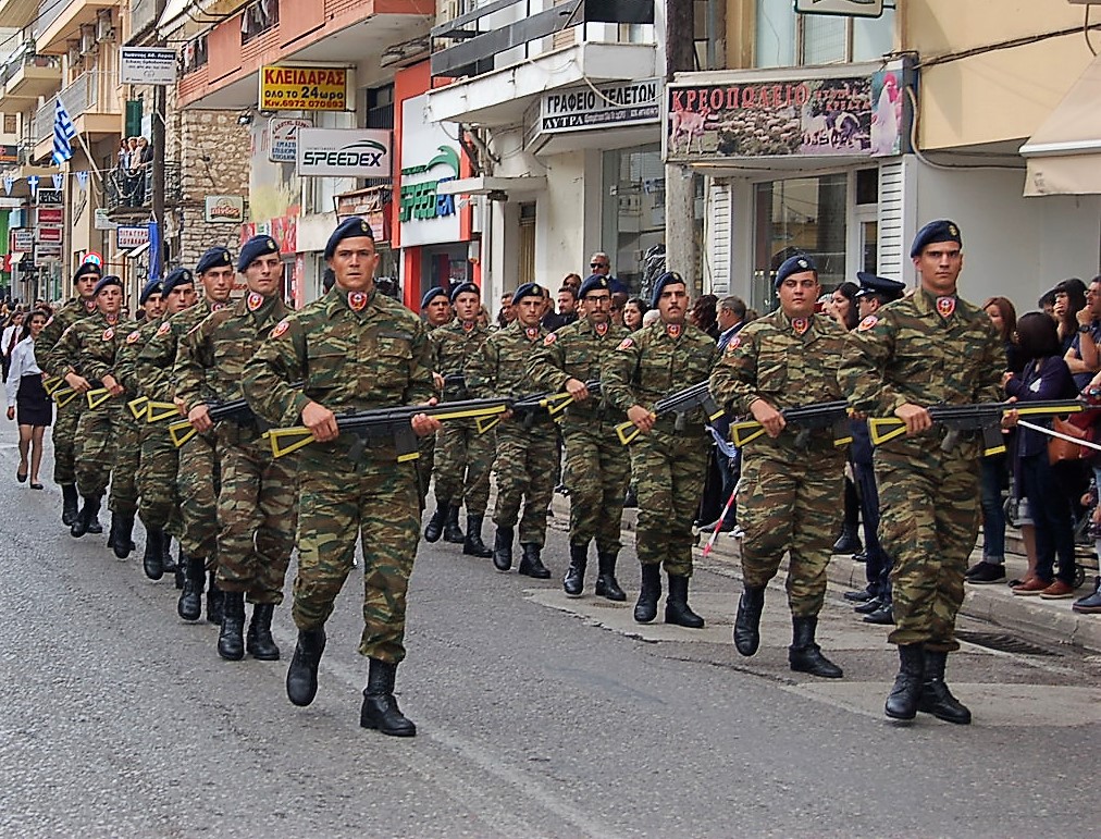 Κέρδισε τις εντυπώσεις η διμοιρία επιδείξεων του 2/39 Σ.Ε. στην παρέλαση για την επέτειο του ΟΧΙ στο Μεσολόγγι (VIDEO) - Φωτογραφία 6