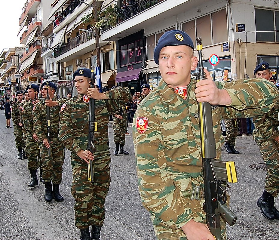 Κέρδισε τις εντυπώσεις η διμοιρία επιδείξεων του 2/39 Σ.Ε. στην παρέλαση για την επέτειο του ΟΧΙ στο Μεσολόγγι (VIDEO) - Φωτογραφία 7