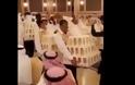 Πήγαν σε γάμο Άραβα Σεΐχη και πήραν δώρο από ένα i-Phone 8 [video]