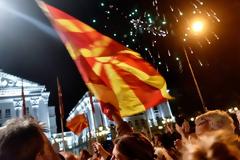 Το «μπαλάκι» στο λαό: Το ΝΑΤΟ κατασκευάζει δύο νέες βάσεις στα Βαλκάνια – Πάμε σε δημοψήφισμα και ένταξη άρον-άρον της ΠΓΔΜ στη Συμμαχία 35 SHARES