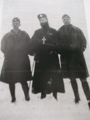 «Αδέλφια, πεθαίνουμε για ιερό σκοπό». O αρχιμανδρίτης Κοζάνης Ιωακείμ Λιούλιας που έπεσε μαζί με άλλους 49 πατριώτες στο εκτελεστικό απόσπασμα των Γερμανών στην κατοχική Θεσσαλονίκη - Φωτογραφία 3