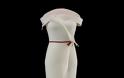 Στο χρώμα της βανίλιας με ένα κόκκινο κορδελάκι - Η ιστορία του φορέματος της Μελάνια που μπήκε στο Μουσείο - Φωτογραφία 4