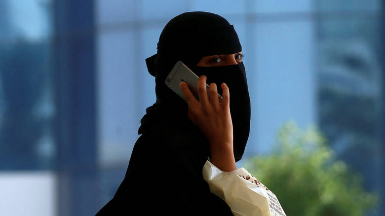 Σαουδική Αραβία: Μετά την οδήγηση, οι γυναίκες επιτρέπεται να πηγαίνουν και στο γήπεδο - Φωτογραφία 1