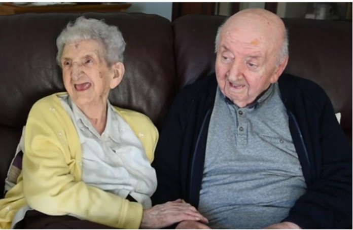 98χρονη μπήκε στο γηροκομείο για να φροντίζει τον 80χρονο γιο της - Φωτογραφία 1