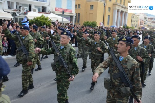 Φωτό από τη Στρατιωτική παρέλαση στη ΣΑΜΟ - Φωτογραφία 3
