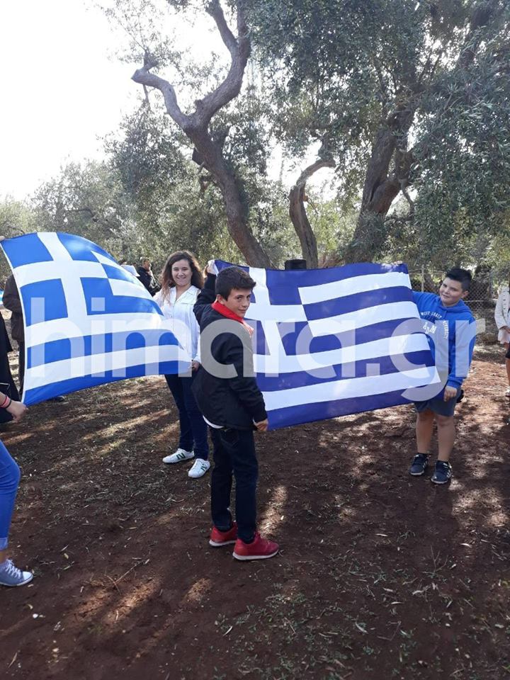 «Βράζει» το Στράτευμα – Δραματική έκκληση: «Είμαστε υπό διωγμό – Ελλάδα προστάτεψέ μας» – Υψωσαν Ελληνικές σημαίες μπροστά στα αλβανικά γκλομπς - Φωτογραφία 4