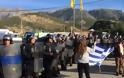 «Βράζει» το Στράτευμα – Δραματική έκκληση: «Είμαστε υπό διωγμό – Ελλάδα προστάτεψέ μας» – Υψωσαν Ελληνικές σημαίες μπροστά στα αλβανικά γκλομπς - Φωτογραφία 1