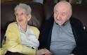 Μια απίστευτη ιστορία: 98χρονη μπήκε σε οίκο ευγηρίας για να φροντίζει τον 80χρονο γιο της και κάθε βράδυ του...