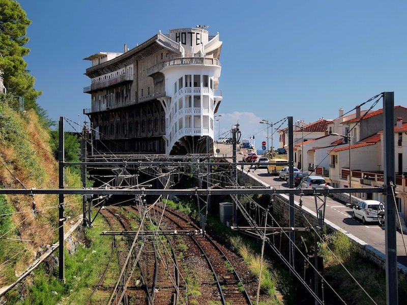 Η ιστορία πίσω από 15 εκπληκτικά ξενοδοχεία - «φαντάσματα» - Φωτογραφία 14